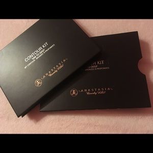 Contour  Kit  Tan To Deep